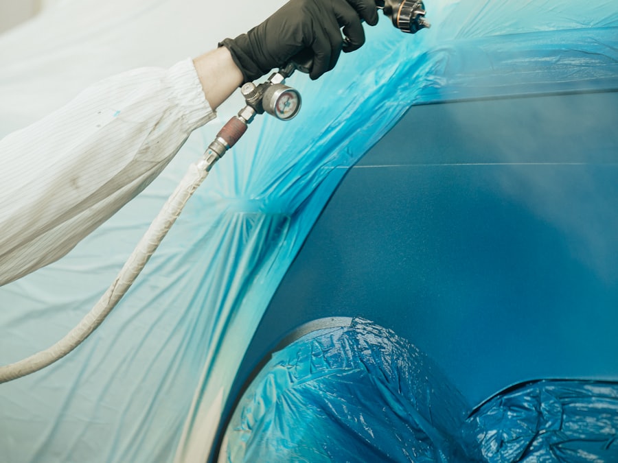 Peinture carrosserie au pistolet en cabine